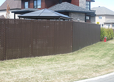 Clôture Frost installée a Contrecoeur sur la rive-sud de Montréal, Clôture maille de chaine 6 pieds brune
