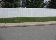 Installation de clôture Frost à Contrecoeur sur la rive-sud de Montréal, Clôture Frost blanche 5 pieds